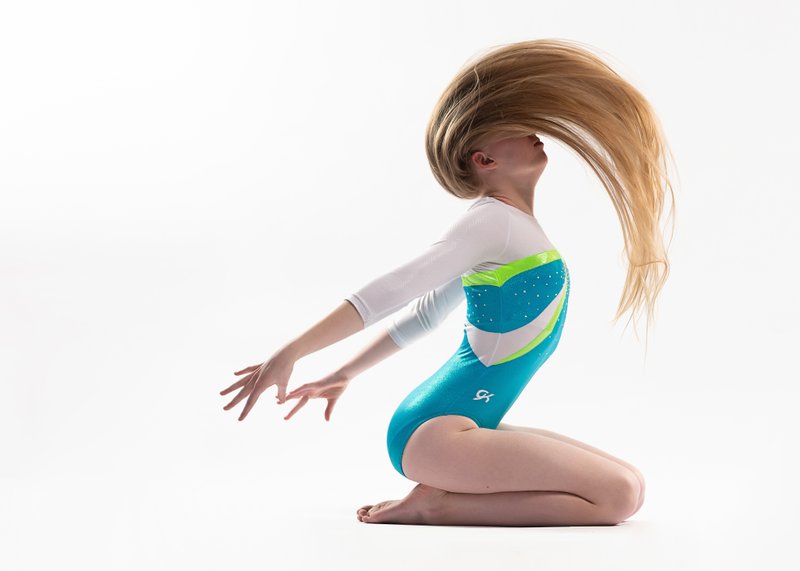 Gymnast in kneeling pose, variation 16