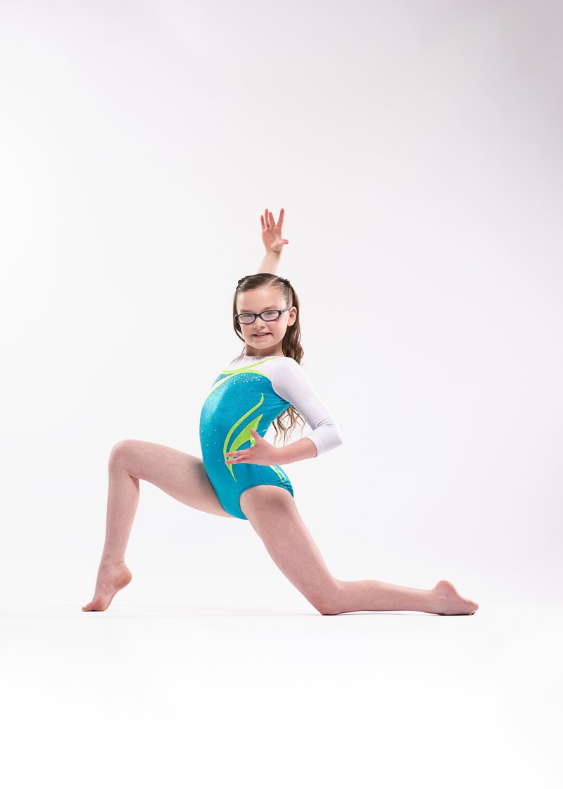 Gymnast in kneeling pose, variation 25