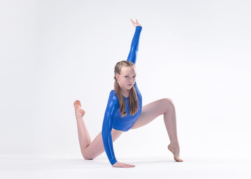 Gymnast in kneeling pose, variation 27